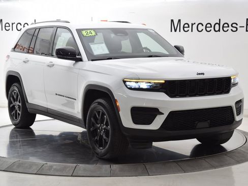 Used 2024 Jeep Grand Cherokee Altitude RWD image 7