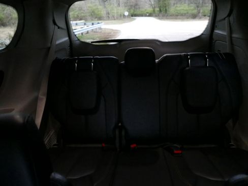 Used 2020 Chrysler Pacifica Touring-L image 21