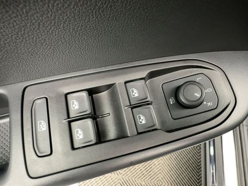 Used 2024 Volkswagen Taos SE image 12