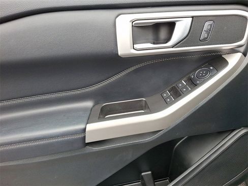 Used 2022 Ford Explorer XLT w/ Equipment Group 202A image 15