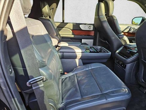 Used 2022 Lincoln Navigator Reserve image 22