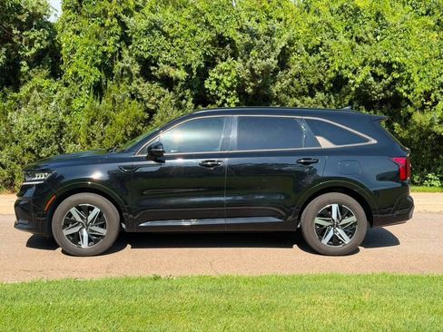 Used 2022 Kia Sorento S FWD image 2