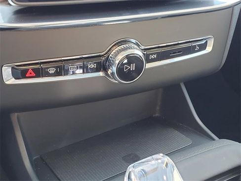 Used 2025 Volvo XC90 B6 Plus image 24