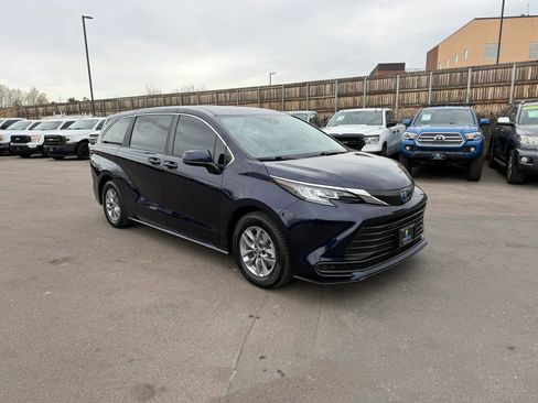 Used 2022 Toyota Sienna LE image 13