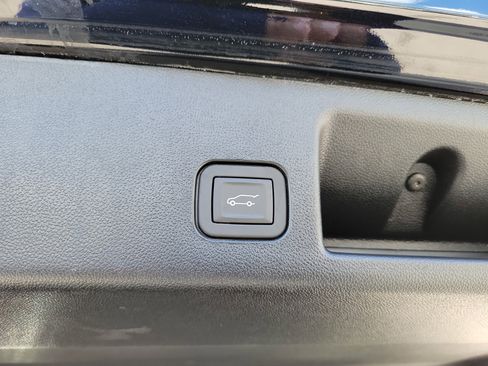 Used 2026 Chevrolet Equinox EV LT FWD image 17