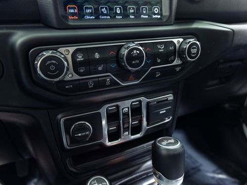 Used 2020 Jeep Wrangler Unlimited Sahara w/ Uconnect 4C Nav & Sound Group image 17