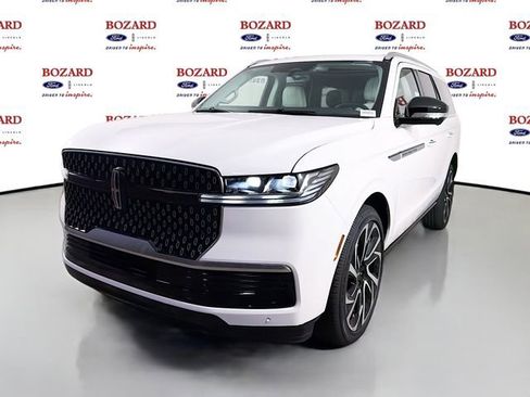New 2026 Lincoln Navigator Reserve AWD/4WD image 4