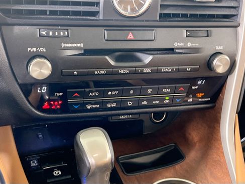 Used 2021 Lexus RX 350L Premium w/ Premium Package image 15