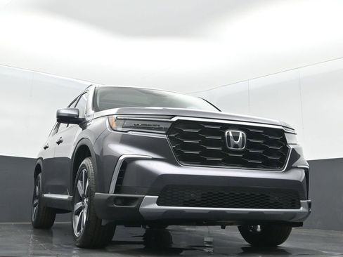 Used 2025 Honda Pilot Touring image 5