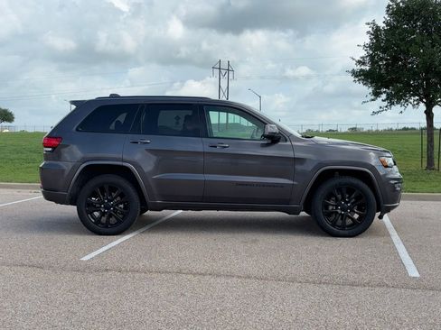 Used 2018 Jeep Grand Cherokee Altitude image 4