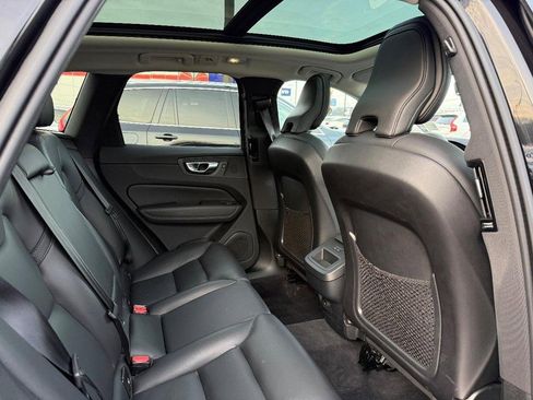 Certified 2025 Volvo XC60 B5 Core image 12