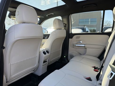 New 2025 Mercedes-Benz GLB 250 4MATIC image 13