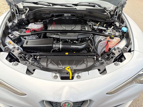 Used 2020 Alfa Romeo Stelvio Ti Sport w/ Quick Order Package 22S Sport AWD/4WD image 36