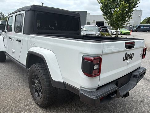 Used 2025 Jeep Gladiator Sport AWD/4WD image 10