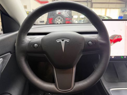 Used 2021 Tesla Model Y Long Range AWD/4WD image 22