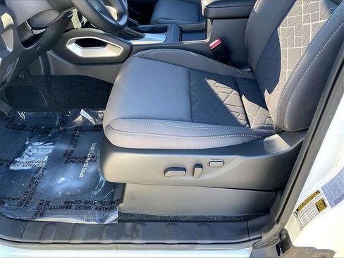 Used 2025 Nissan Frontier SV image 30