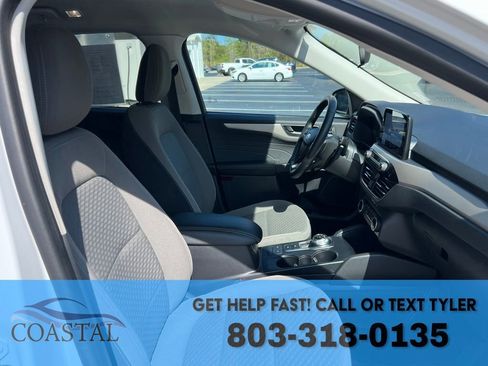 Used 2022 Ford Escape SE w/ SE Sport Appearance Package image 26