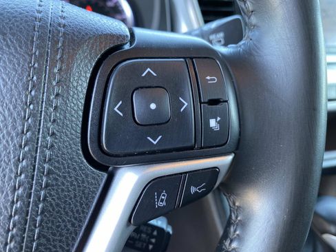 Used 2019 Toyota Highlander XLE AWD/4WD image 17