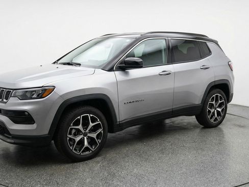 Used 2025 Jeep Compass Limited AWD/4WD image 3