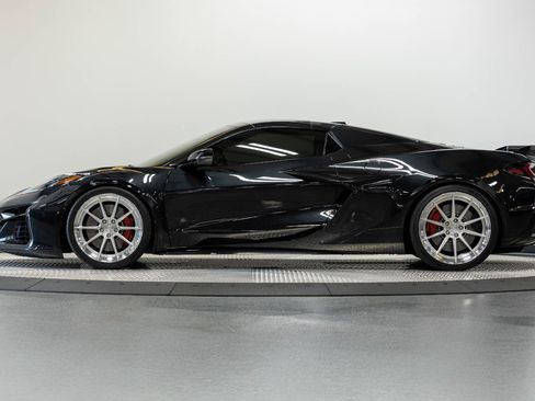 Used 2024 Chevrolet Corvette Z06 RWD image 9