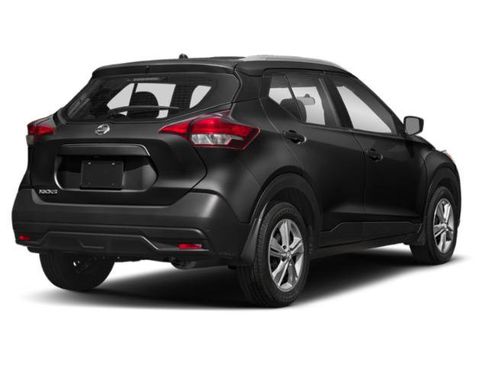 Used 2020 Nissan Kicks S image 2