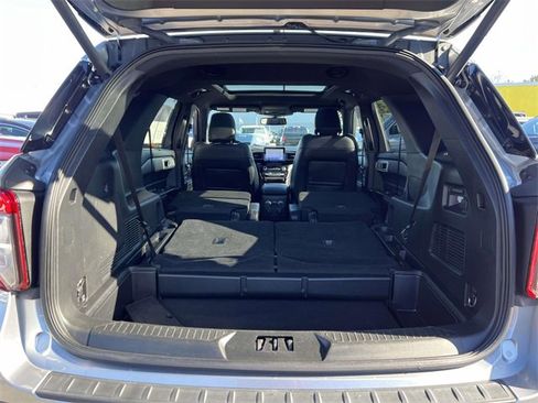 Used 2022 Ford Explorer ST w/ Equipment Group 401A image 8