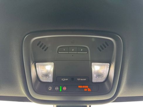 Used 2023 Chevrolet Traverse LT w/ LT Premium Package image 26