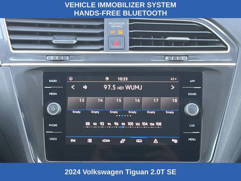 Used 2024 Volkswagen Tiguan SE FWD image 3