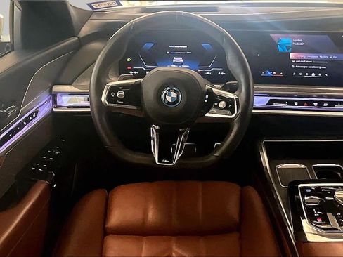 Used 2025 BMW i7 xDrive60 AWD/4WD image 5