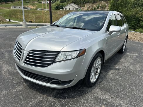 Used 2019 Lincoln MKT AWD image 6