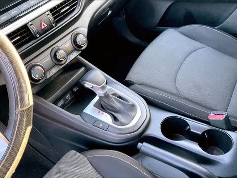 Used 2022 Kia Forte Sedan FWD image 16