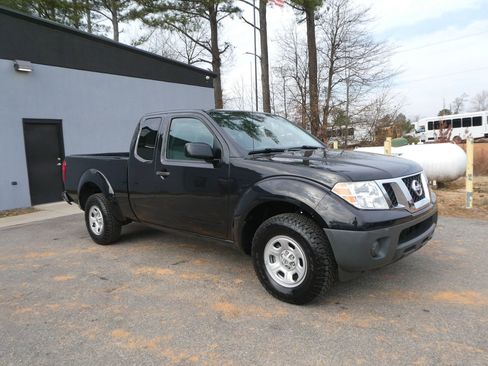 Used 2019 Nissan Frontier S image 3