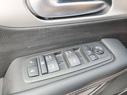 Used 2025 Chrysler Pacifica Limited FWD image 41