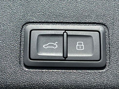 New 2026 Audi Q3 quattro 2.0T image 13