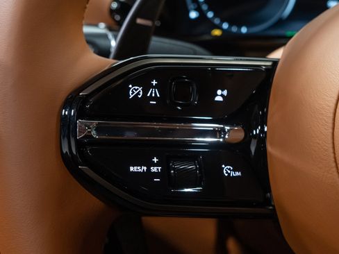 Used 2025 Aston Martin Vanquish image 44