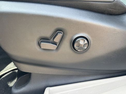 Used 2024 Chrysler Pacifica Touring-L image 24