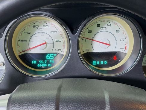 Used 2011 Dodge Challenger image 15