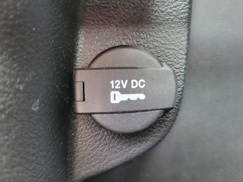 Used 2015 Jeep Cherokee Sport w/ Cold Weather Group AWD/4WD image 9