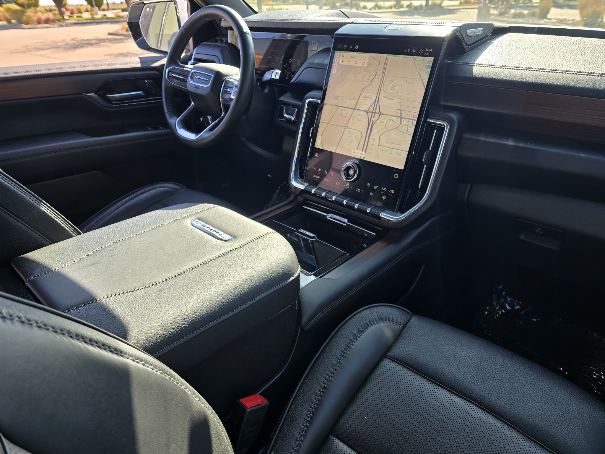 Used 2025 GMC Yukon XL Denali AWD/4WD image 28