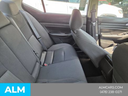 Used 2025 Nissan Altima 2.5 SV FWD image 18