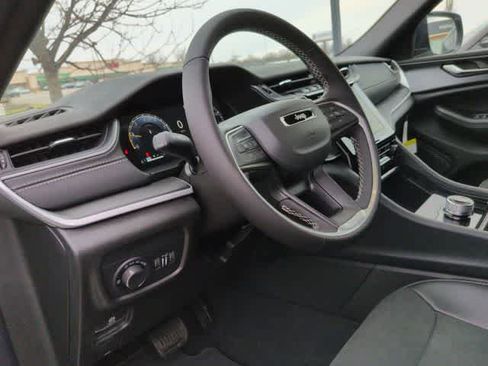 New 2025 Jeep Grand Cherokee L Altitude image 16