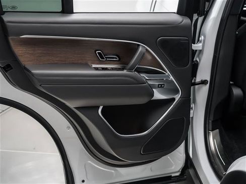 Used 2025 Land Rover Range Rover SE image 25