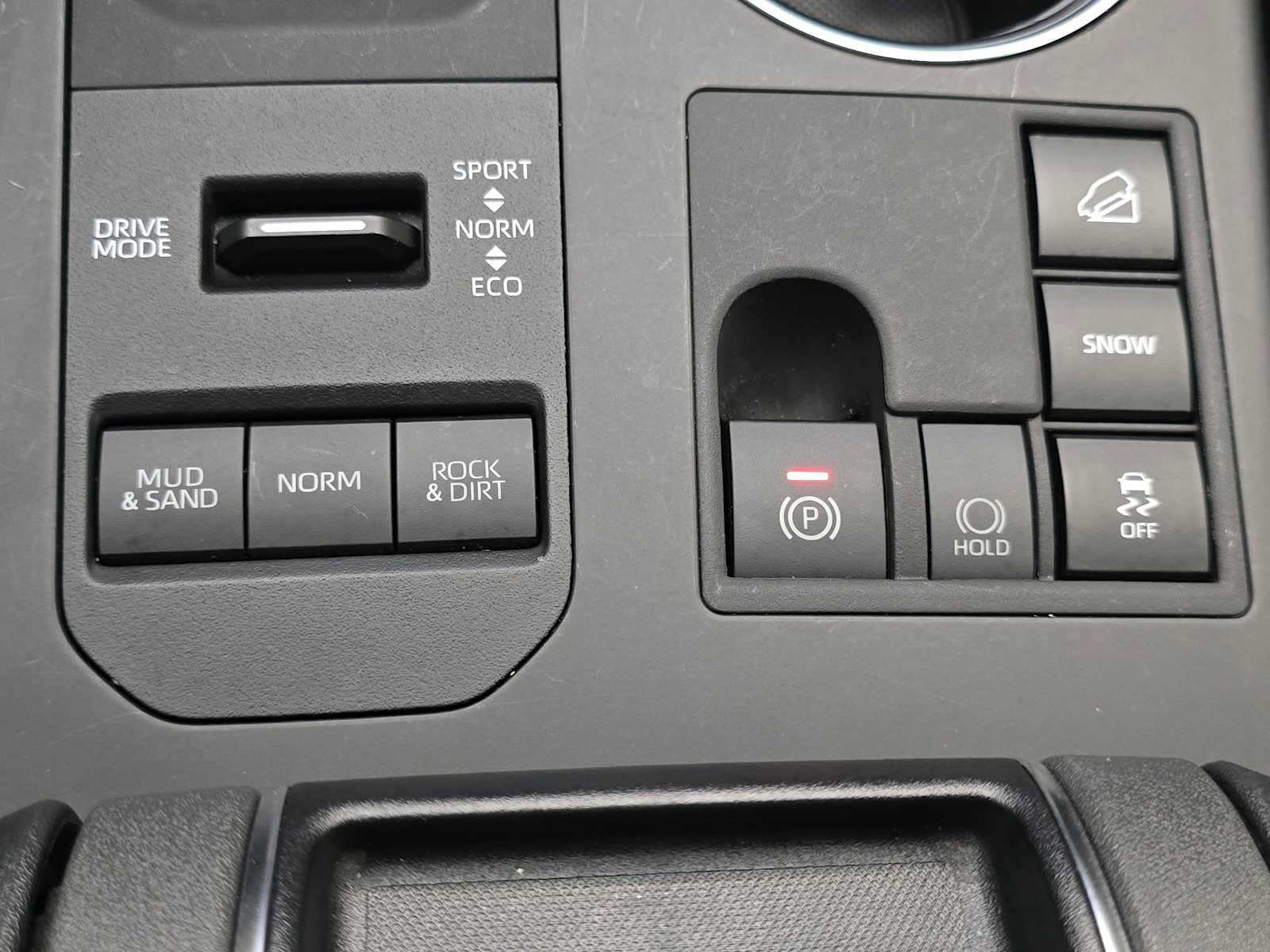 Used 2024 Toyota Highlander XLE AWD/4WD image 16