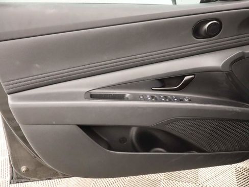 Used 2025 Hyundai Elantra SEL FWD image 17