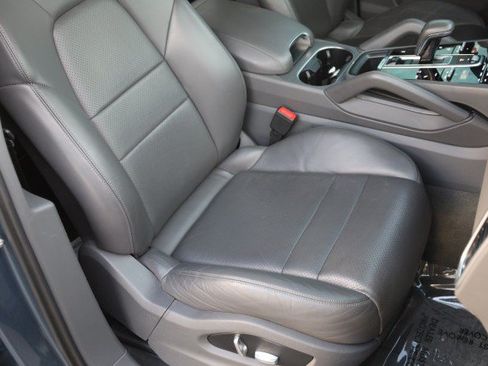 Used 2019 Porsche Cayenne AWD/4WD image 48