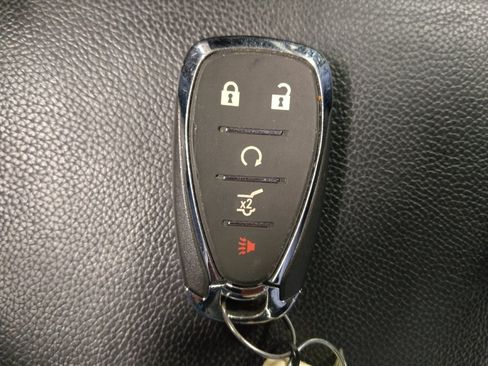 Used 2022 Chevrolet Equinox RS w/ RS Leather Package FWD image 32