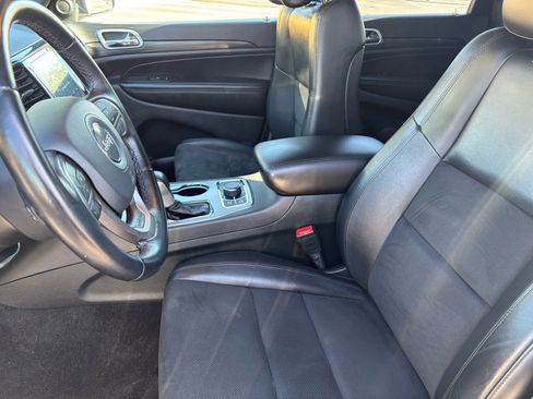 Used 2022 Jeep Grand Cherokee Laredo X image 12