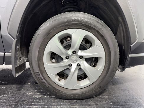 Used 2022 Toyota RAV4 LE image 9