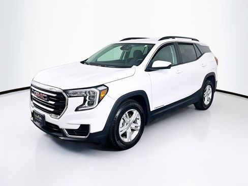 Used 2024 GMC Terrain SLE w/ Driver Convenience Package FWD image 3