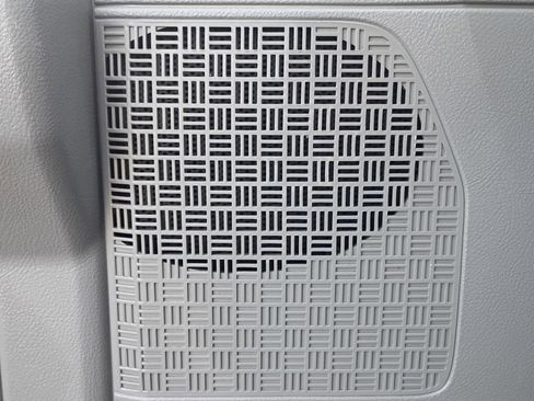 Used 2014 Ford E-350 and Econoline 350 XLT image 36